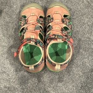Girls size 3 Keen sport sandals
